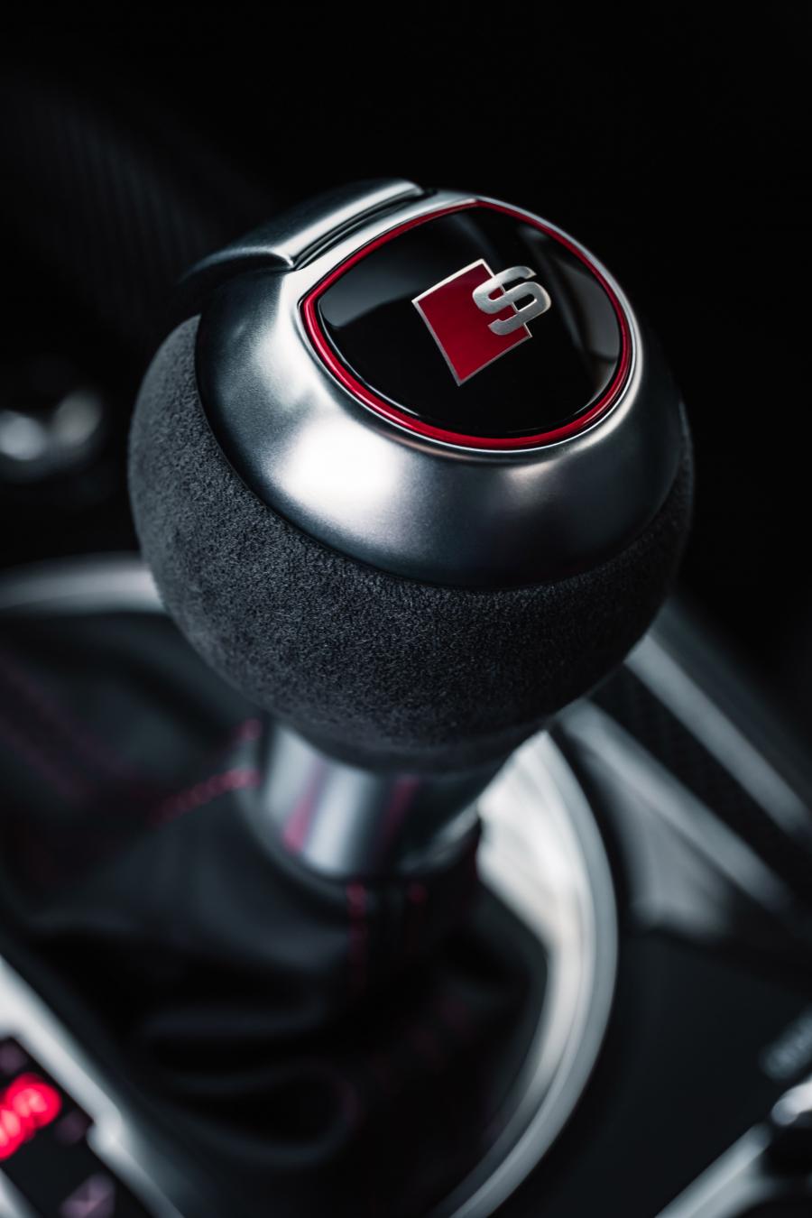 Детали интерьера Audi TTS Coupe (8S) 2018 года  (WW) (фото 123 из 254)